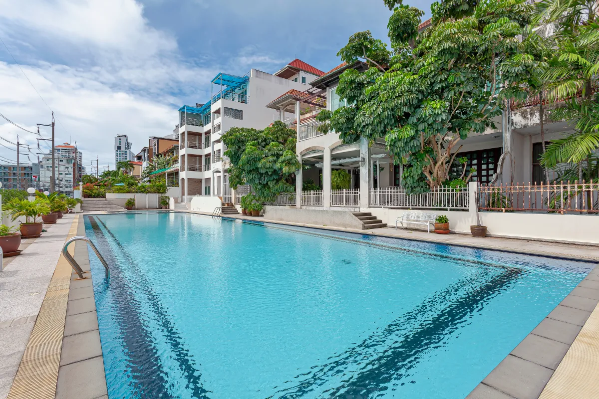 Olympic-size pool at Grosvenor House Pattaya