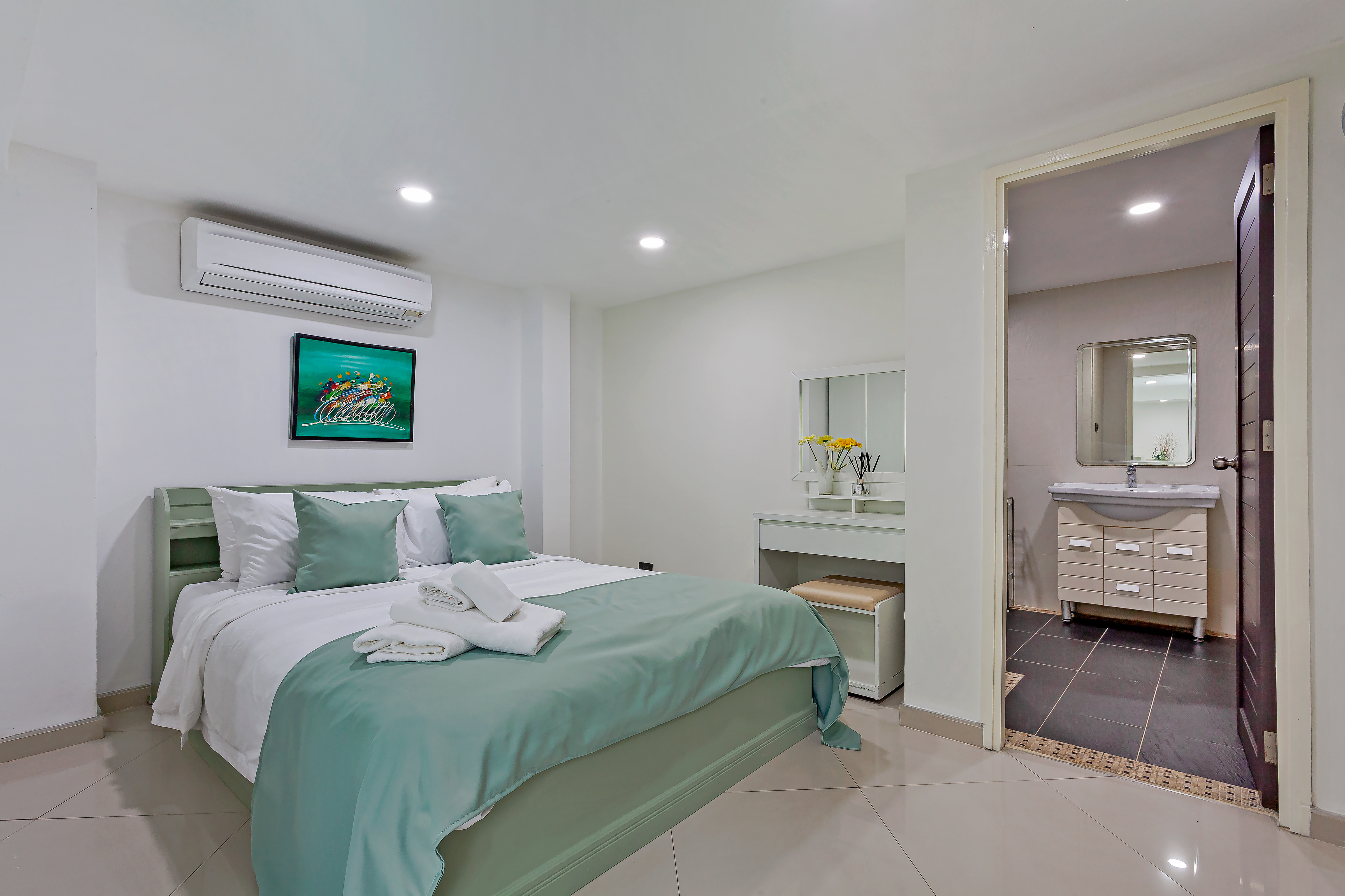 Hilltop Studio | Pool | 5 Min to Walking Street