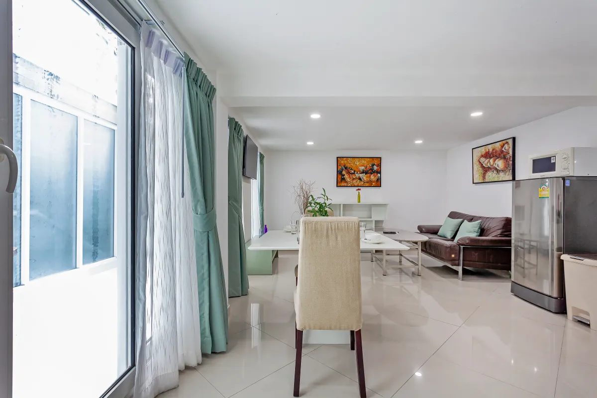 Studio apartment living area at Grosvenor House Pattaya