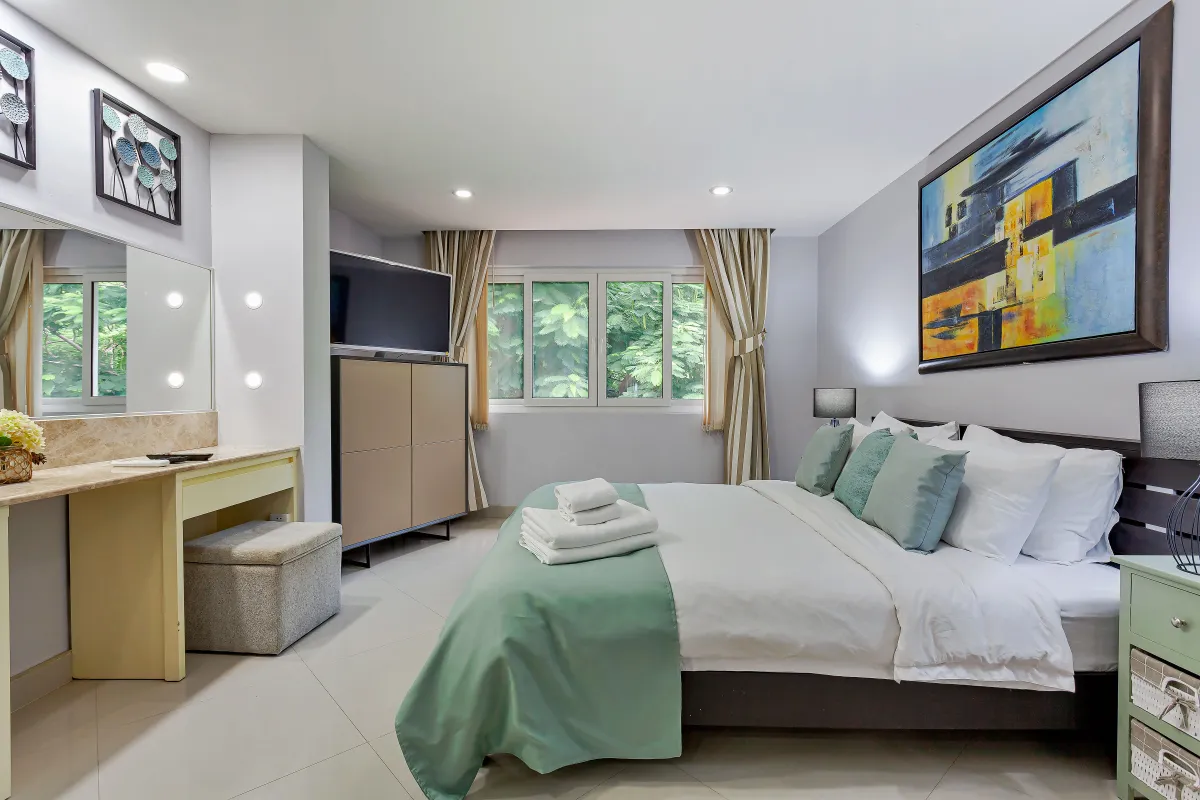 Penthouse Pattaya | Top Floor Sea View | Pratumnak Hill