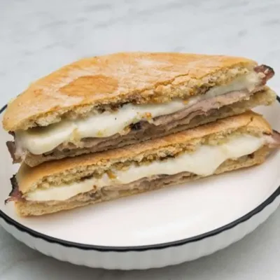 Roast Beef, Sautéed Onions, & Mozzarella